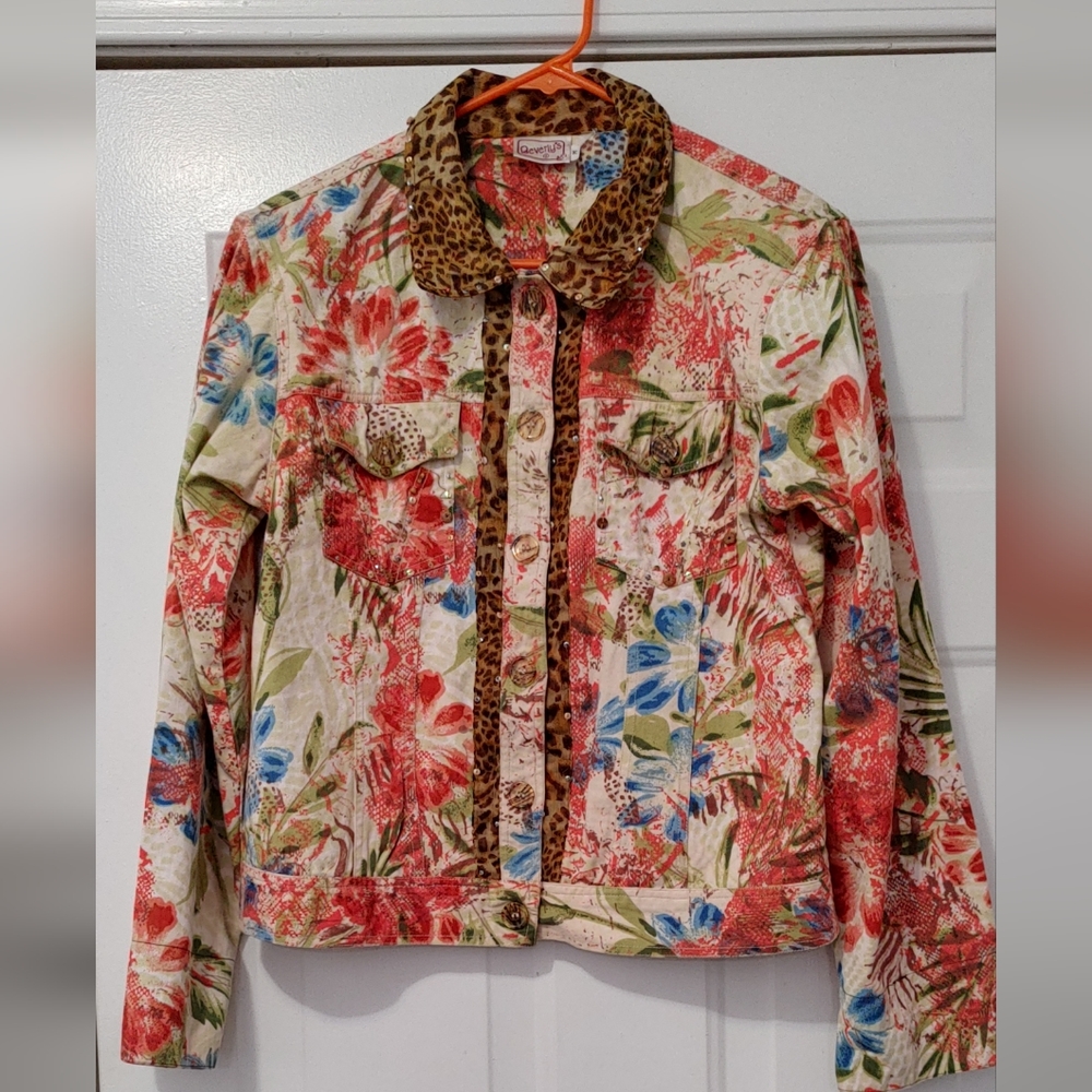 Beverlys brand jacket. Size medium. Waist length.